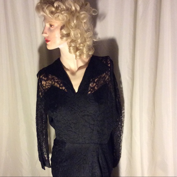 True vintage black lace longsleeved dress - Picture 2 of 4